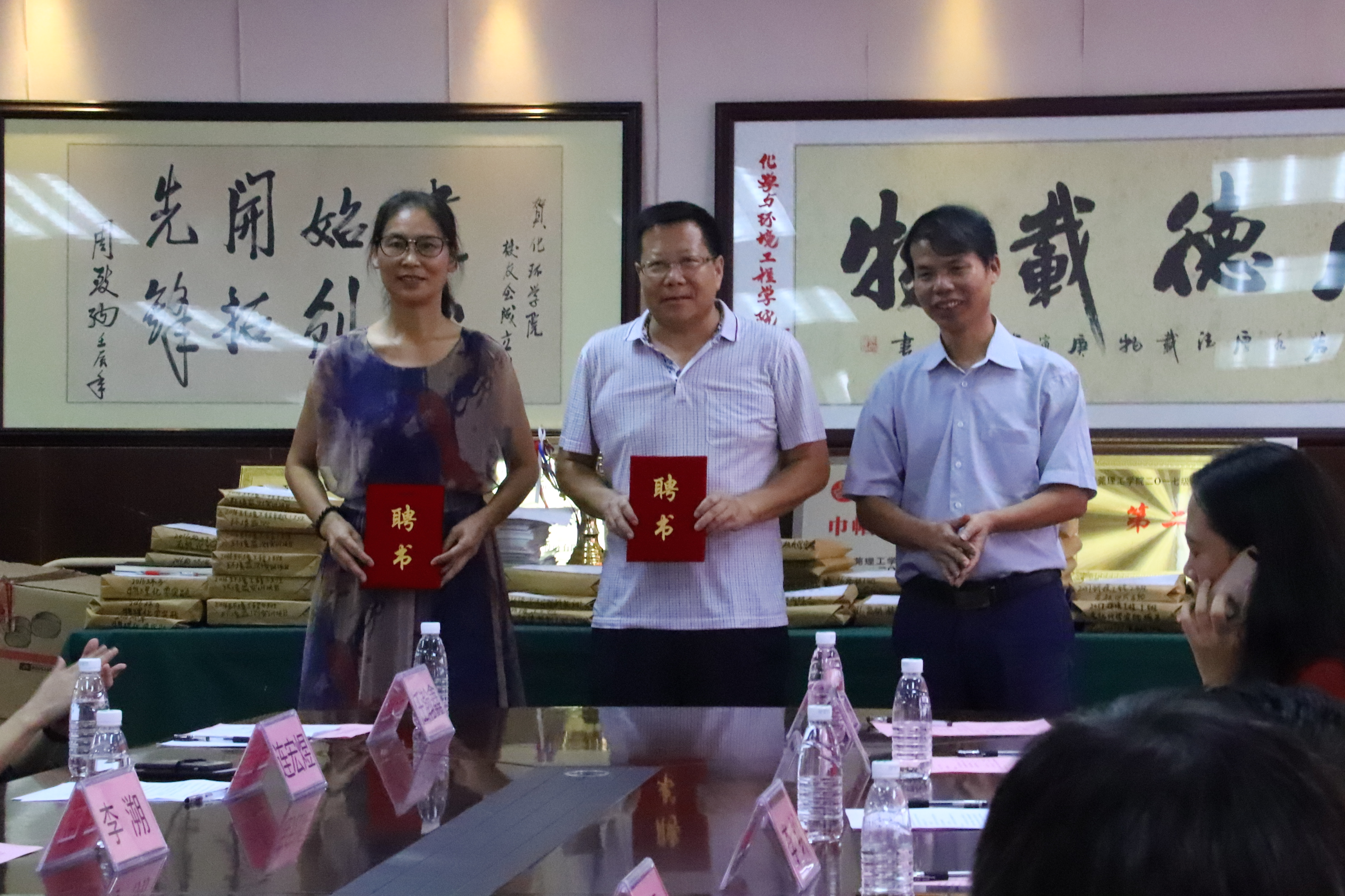 D:\环建学工2019.6\【宣传工作】\【新闻稿】\1 每日大赛动态
\每日大赛
与鹏万里—研途考研东莞分校签署战略合作协议并举行考研导师聘任仪式\4 导师聘任.jpg